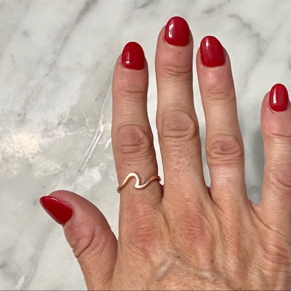 Rose Gold Wave Ring size 7 - Picture 4 of 4